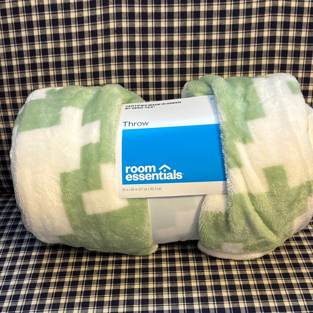 Room Essentials Mint Green and White Throw Blanket